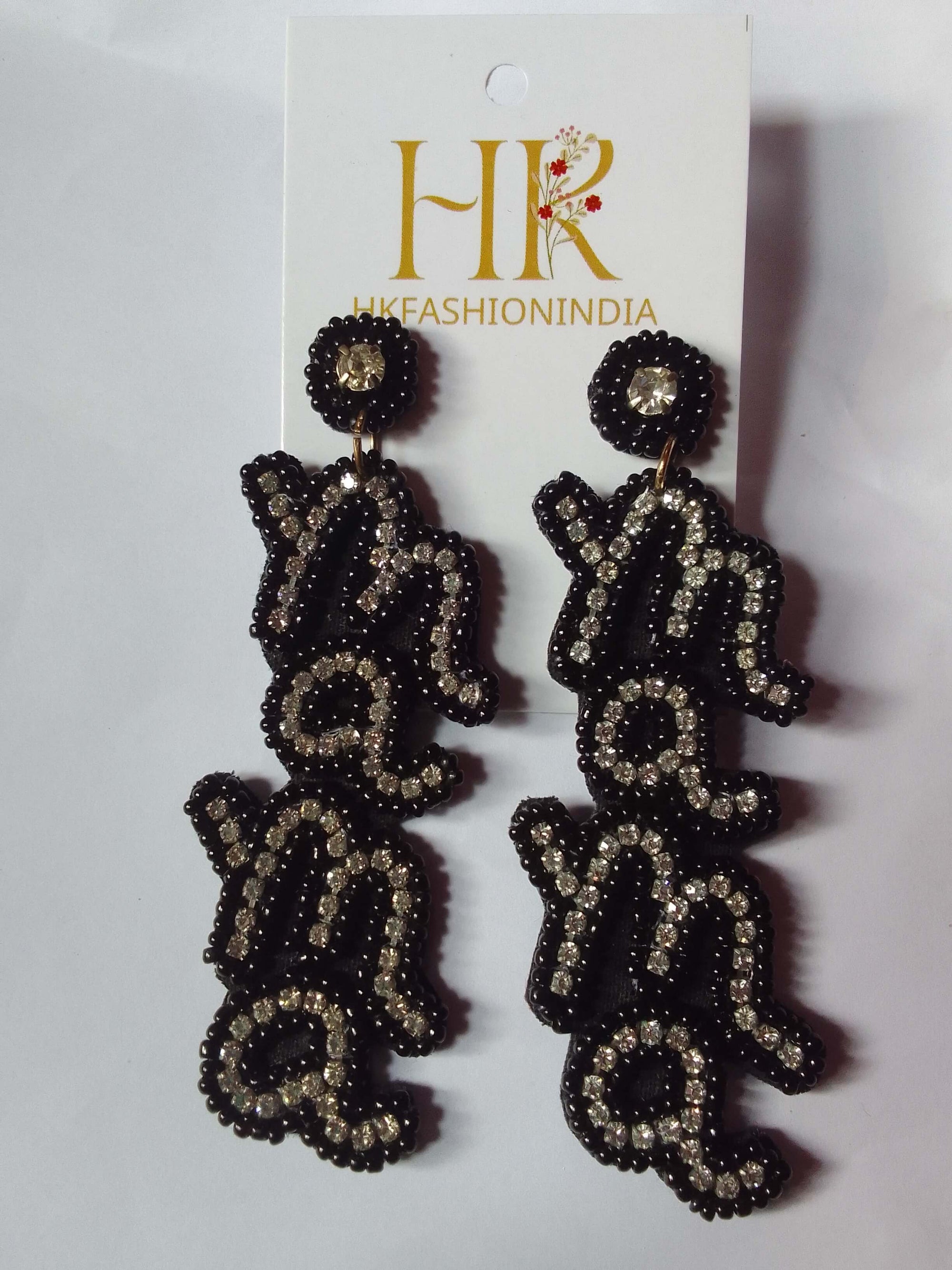 Elegant Handmade MAMA Beaded Earrings: A Perfect Gift for the Fashion-Conscious