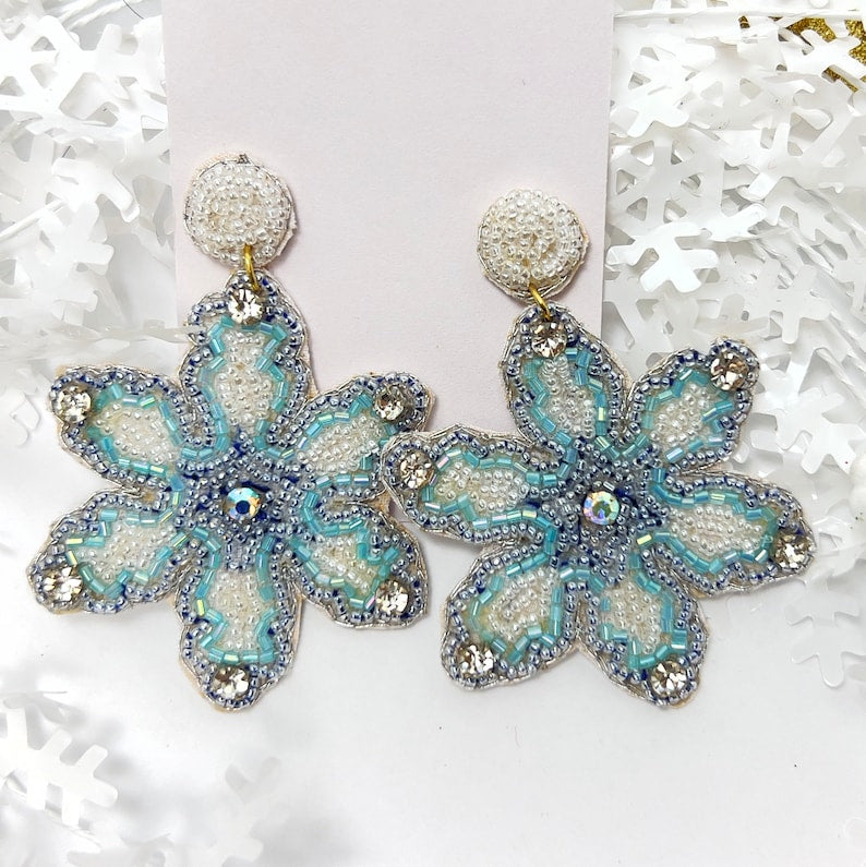 Snowfall Splendor Handmade Beaded Christmas Earrings - Festive Snowflake Delight
